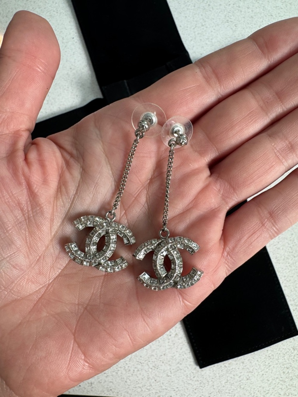 Chanel Crystal CC Drop Earrings in silver - Picture 4 of 4